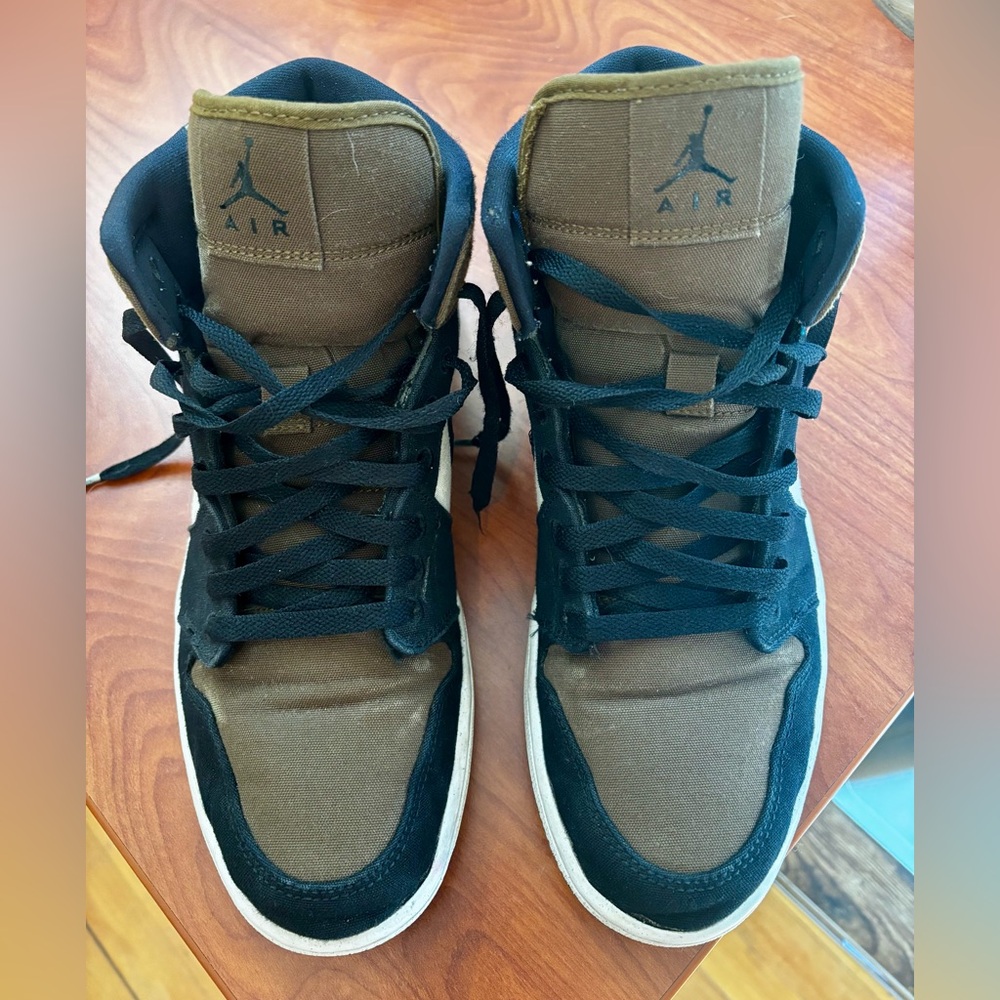 NIKE AIR JORDAN 1 MID SE LIGHT OLIVE GREEN & BLACK - DV0427-301